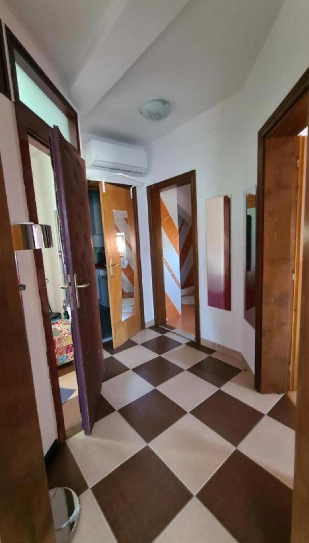 Lux Apartments With Pool Dex Zemun Polje Екстериор снимка
