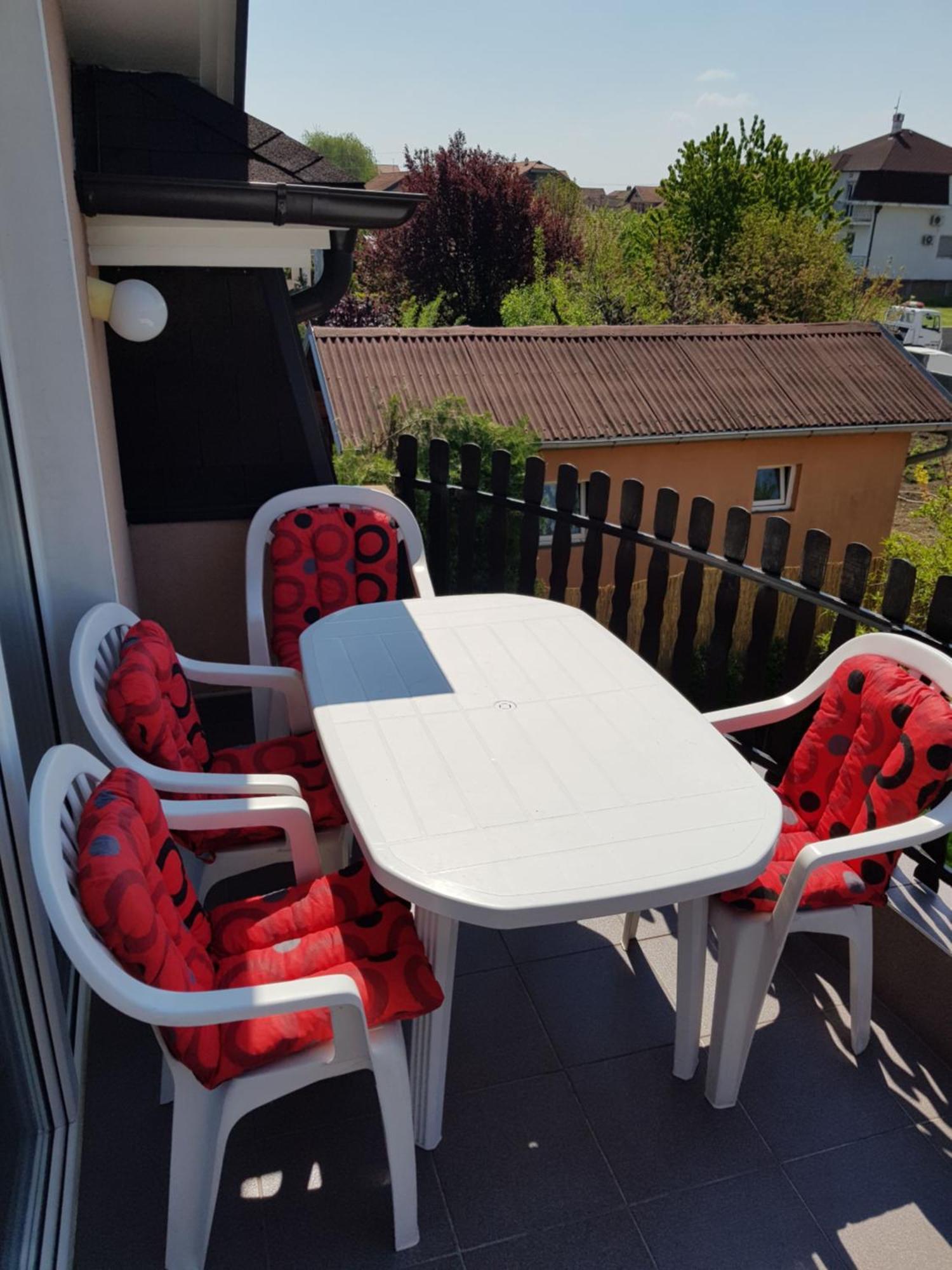 Lux Apartments With Pool Dex Zemun Polje Стая снимка